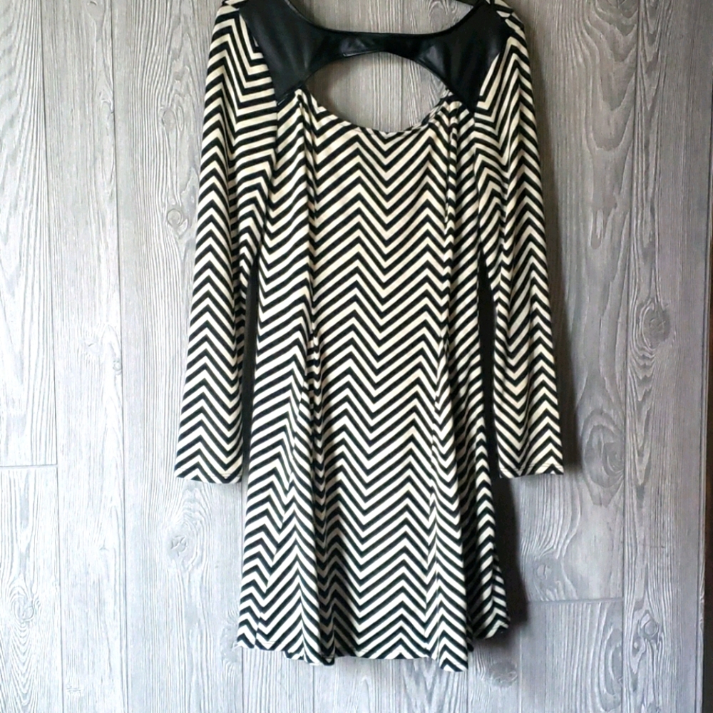 Long-sleeved dress with leather detail